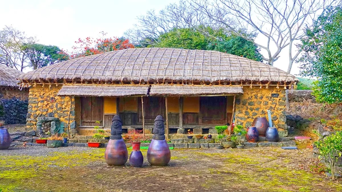 Seongeup Folk Village traditional thatched-roof house visit