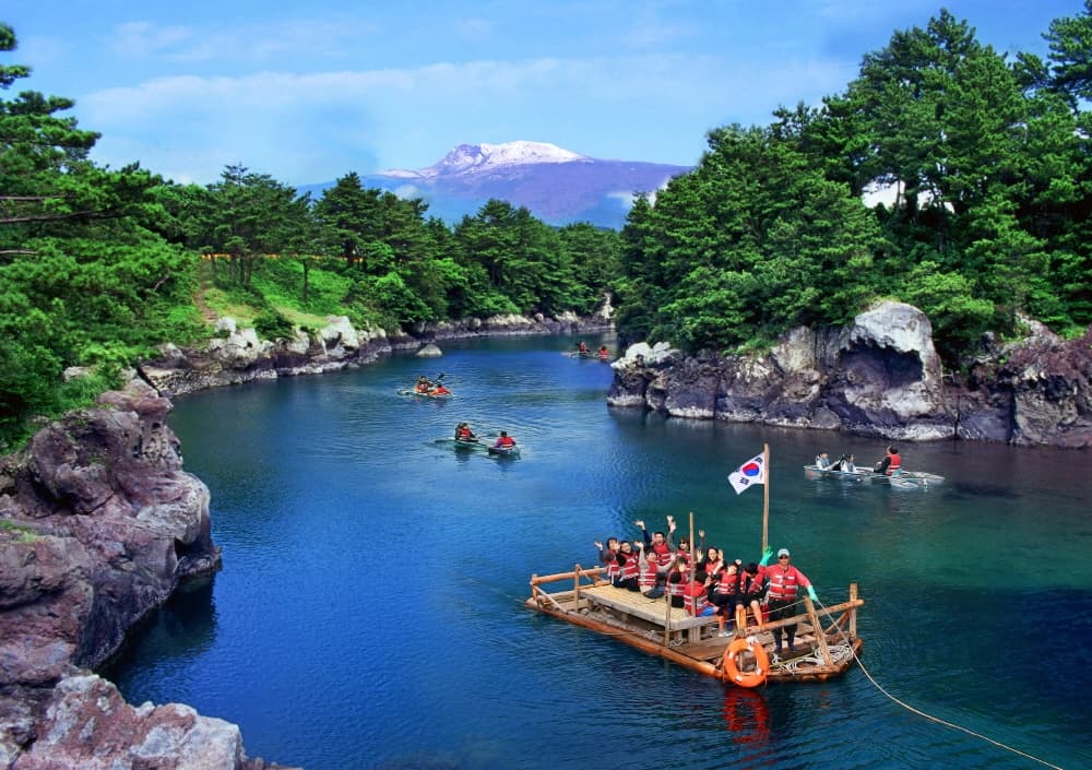 Traditional Teu boat ride at Soesokkak Estuary