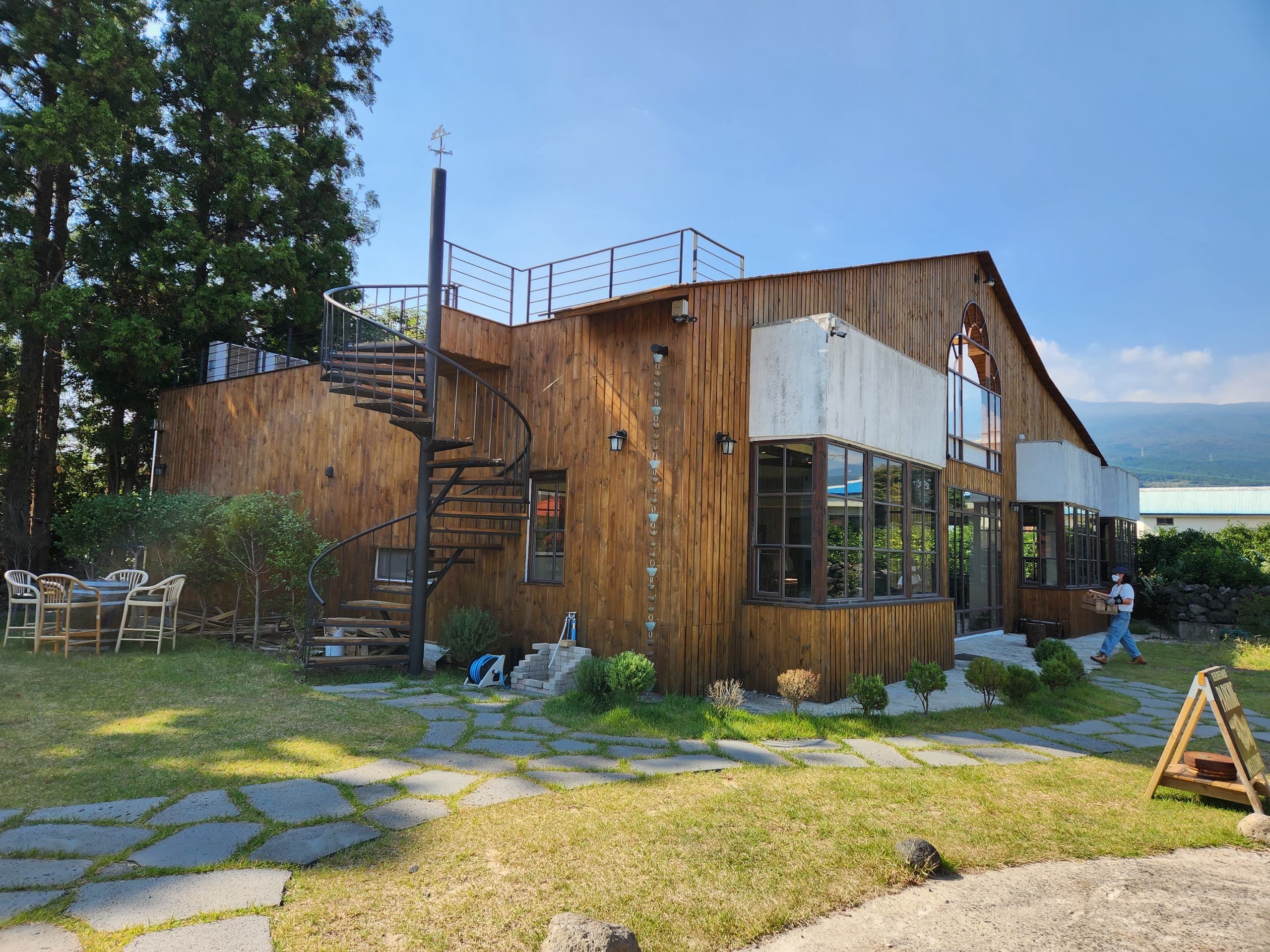 Chinbong Sanjang — Cabin Café