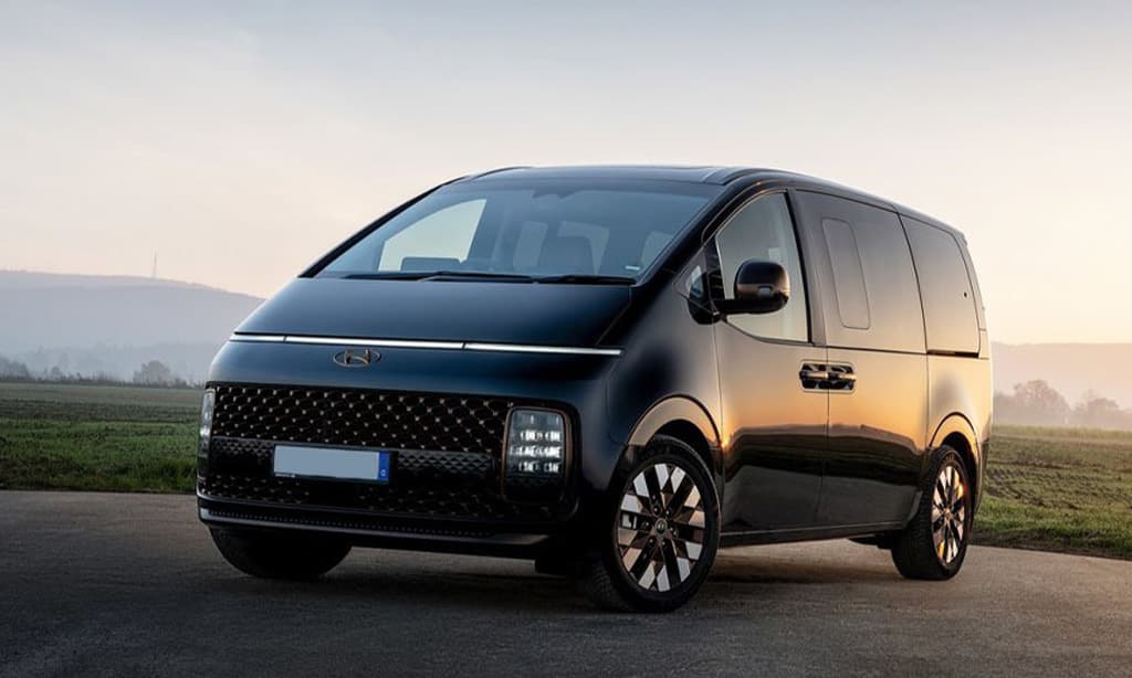 Hyundai Staria — van for mid-size groups