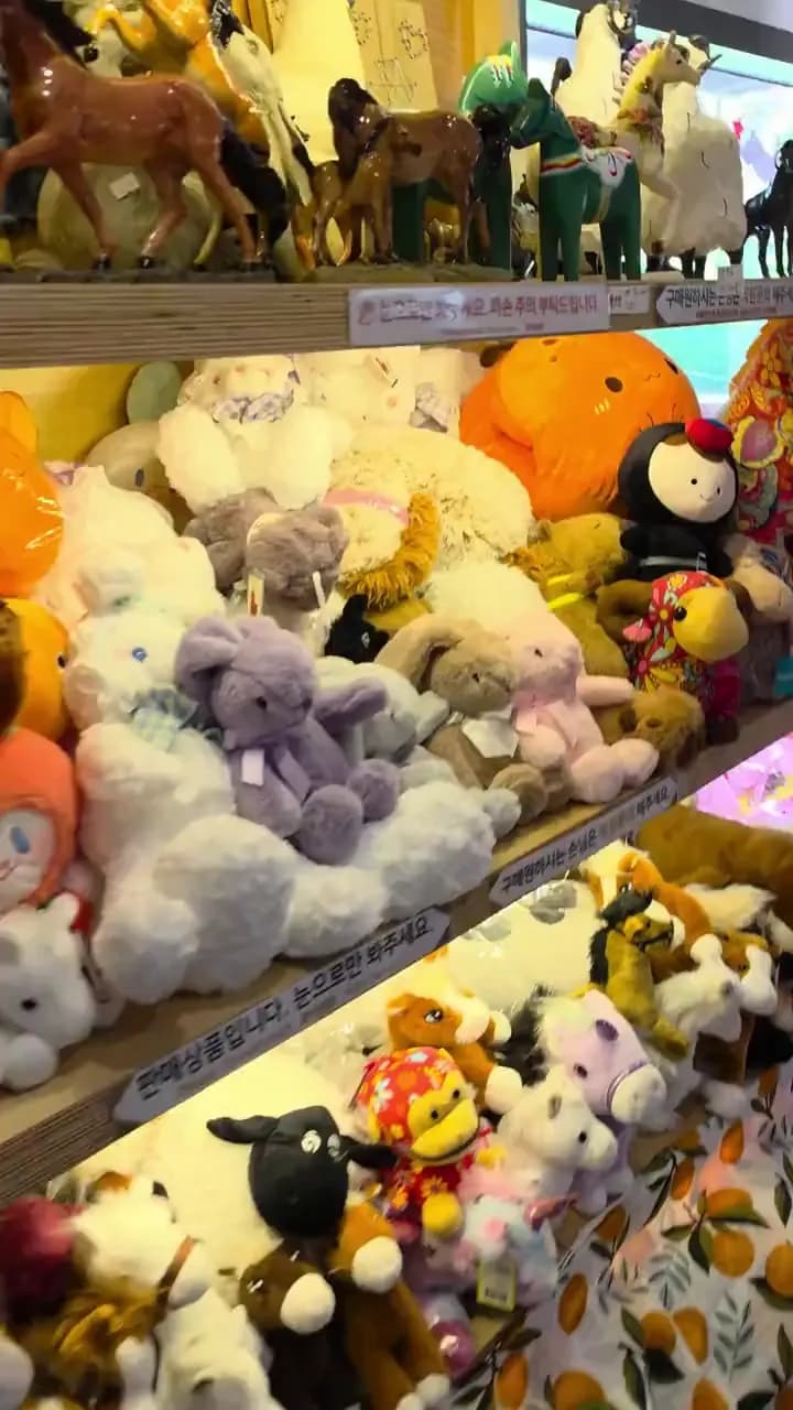 Horse figurines and plush toy souvenirs
