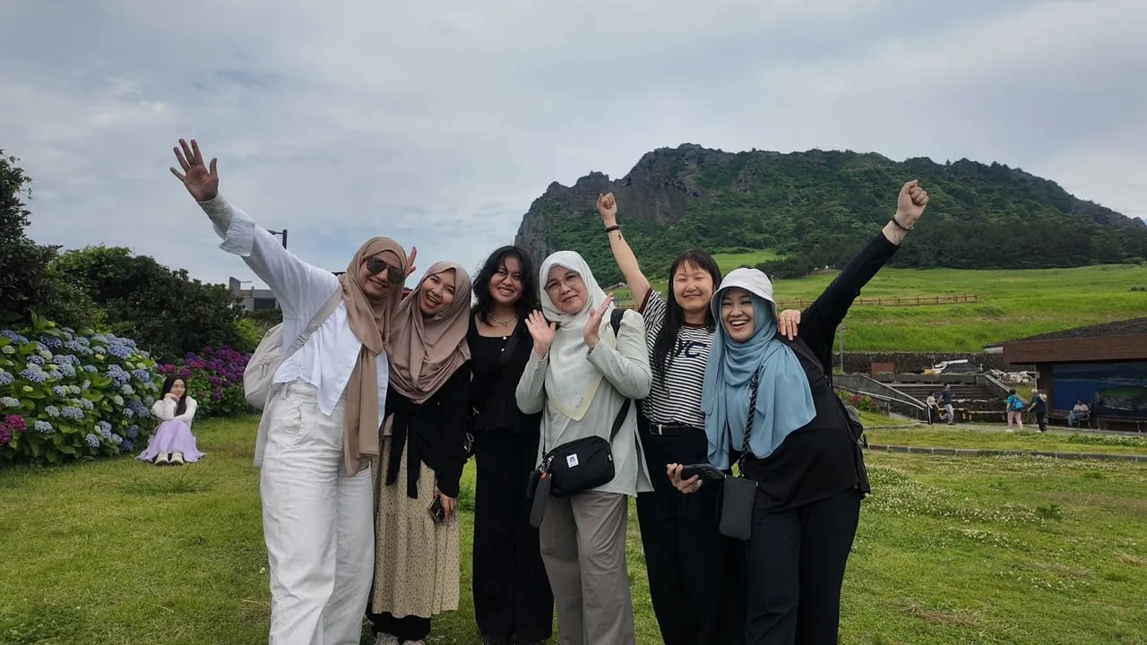 Muslim travelers cheering among hydrangeas on a halal-friendly Jeju trip with Salam Jeju