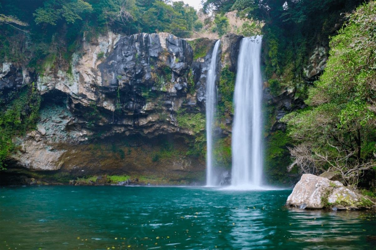 Cheonjeyeon Falls