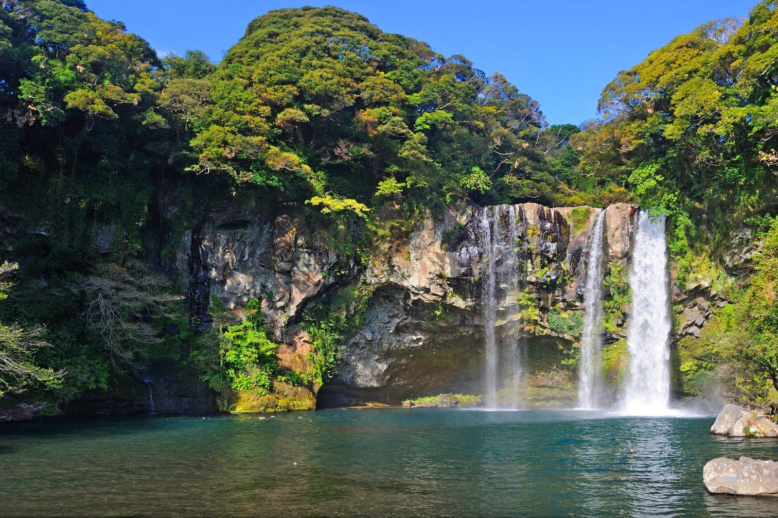 Cheonjiyeon Falls