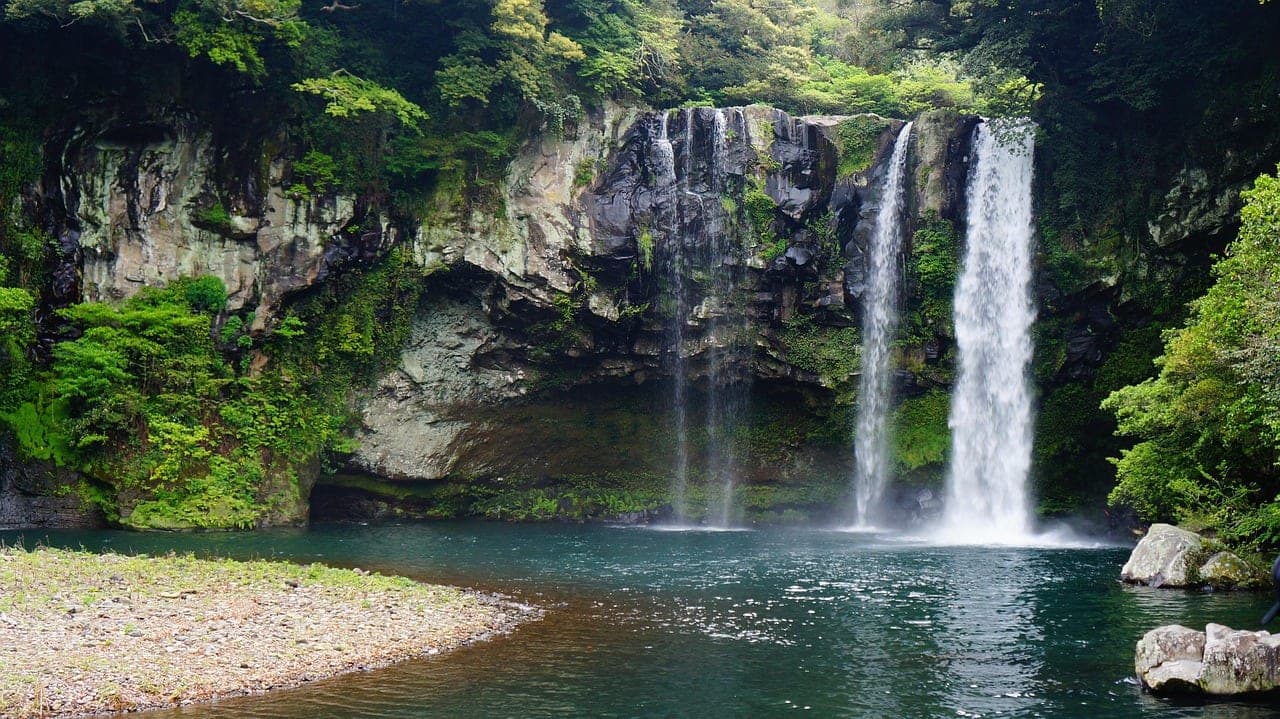 Cheonjiyeon Falls